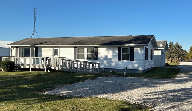 Charming Country 3-bedroom home 4 Miles South of Wabash on HWY 13