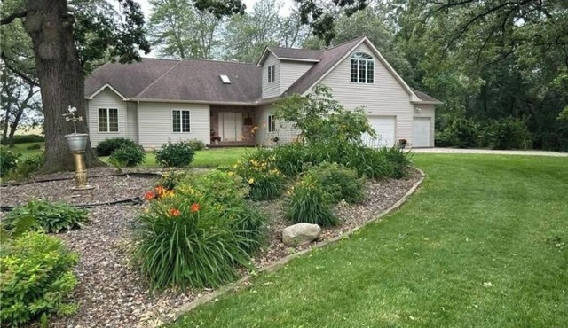 Charming country 4 bed/2 bath house in Clinton, near golf & casino. Wifi, A/C