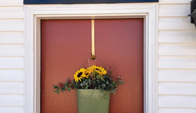Charming Country Bunkhouse with 2 bedrooms, sleeps 6. (12 miles from Bryce.)