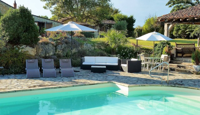 Charming Country Cottage With Large Heated Pool In Monbazillac, near Bergerac
