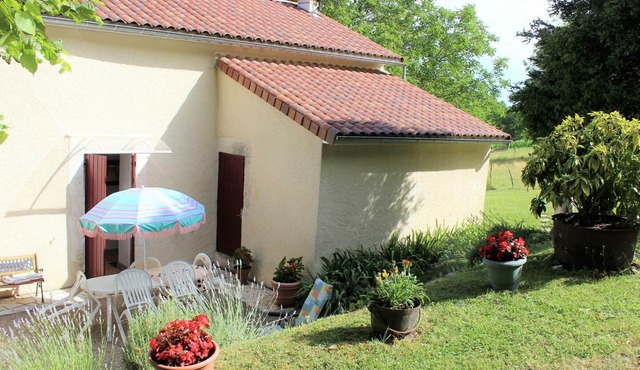 Charming Country Cottage with Farm Animals, Fireplace, and Garden in Dordogne