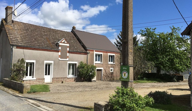 Charming Country Cottage Near Valençay - 2 Bedrooms, Quiet Garden, Close to Loire Castles & Beauval Zoo