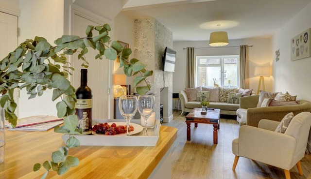 Charming Country Cottage near Cotswolds Sleeps 8 4 bathrooms Kineton Near M40 Gaydon - Inspire Homes