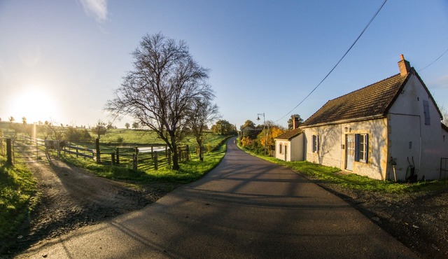 Charming country cottage with private access to the river