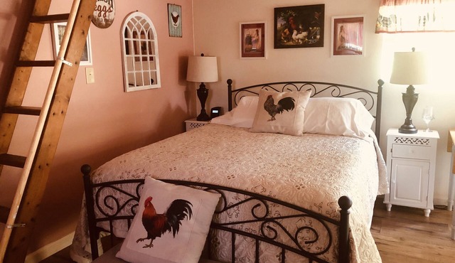 Charming Country Cottage close to redwoods, Coast, and other Attractions
