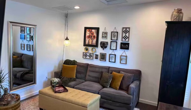 Charming country cottage has private patio, hot tub & many other amenities.