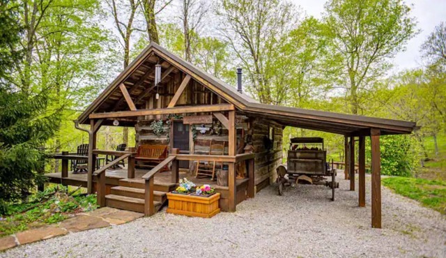 Charming, country escape cabin: Woodland Cabin