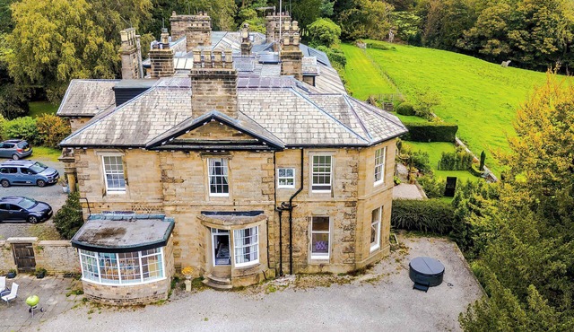 Charming Country Farmhouse|Hot Tub | Sleeps 10