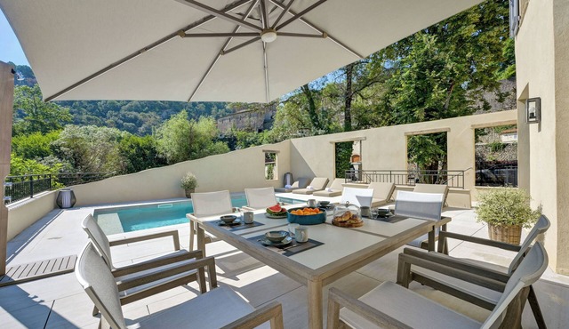 Charming country house in Entrecasteaux, 200 m from the village-Private pool-9 persons