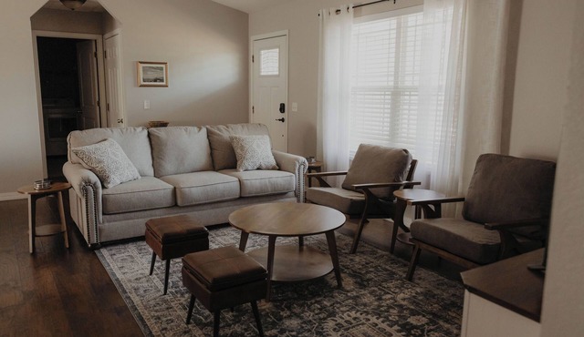 Charming Country Getaway - 8 Min to Everything