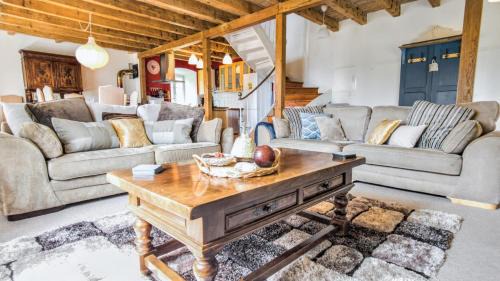 Charming Country Getaway, Balcony, Views, Office