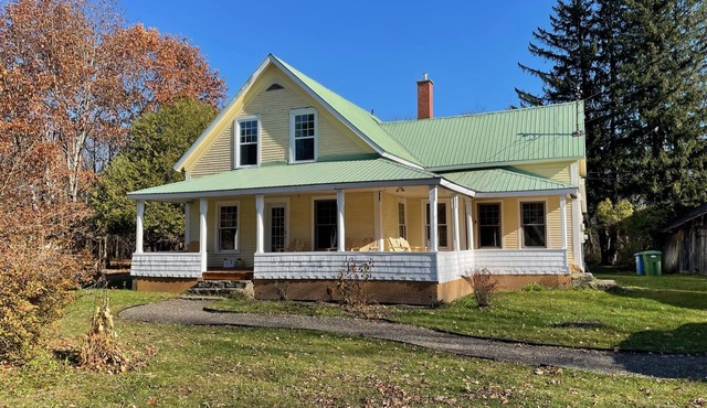 Charming Country House in Ayer's Cliff