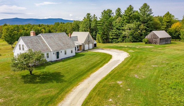 Charming country home & private retreat in the foothills of VT Green Mountains.