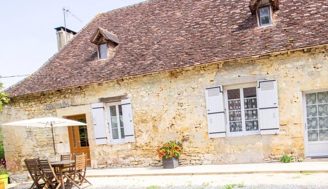 Charming Country House in Tourtoirac, Pets Allowed
