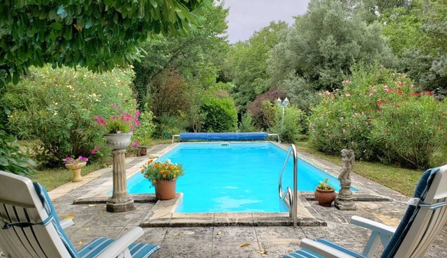 Charming country house in the south of France for max 19 people with pool