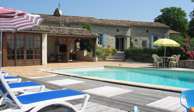 Charming country house, 11 people, large private swimming pool, absolute tranquility