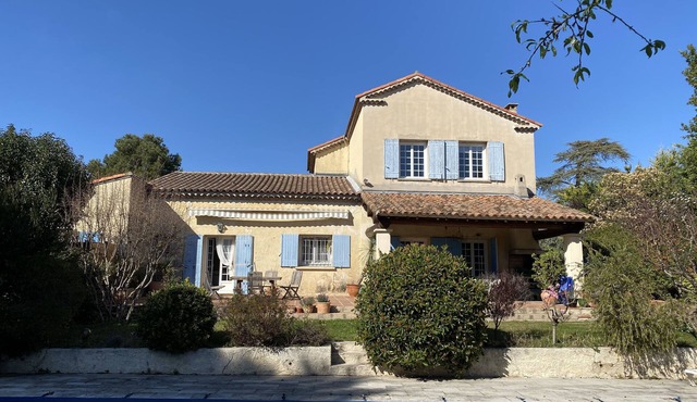 CHARMING COUNTRY HOUSE WITH LARGE SWIMMING POOL