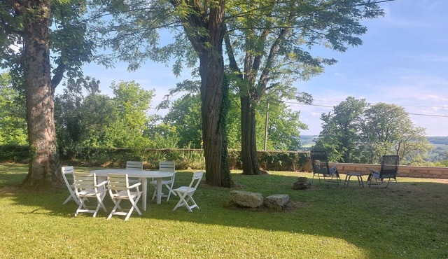 Charming country house - sleeps 8