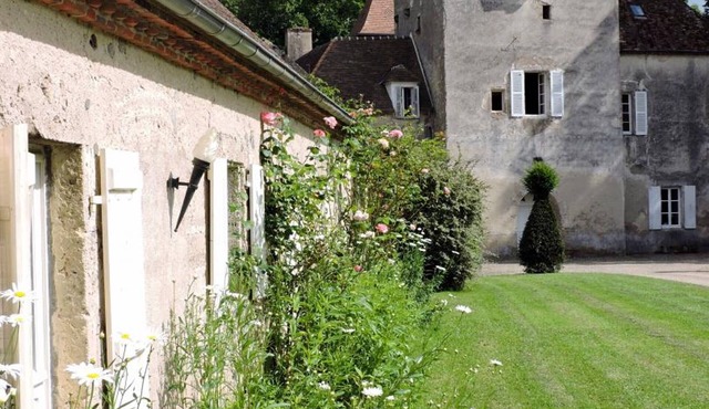 Charming country house with garden at Château de Vesset