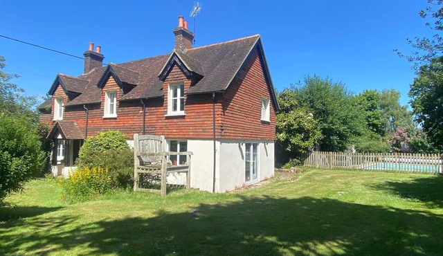 Charming Country House, Outdoor Private Pool. Gated Entrance, Secure Parking.