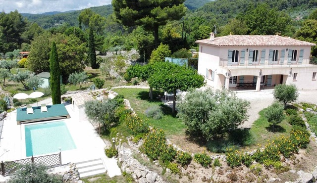 Charming country house in Provence. Belvedere overlooking olive hill- Private pool