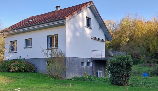 Charming country house, surrounded by greenery, 10 minutes from Besançon.