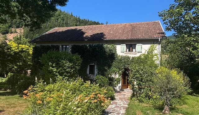 Charming country house with mountain views