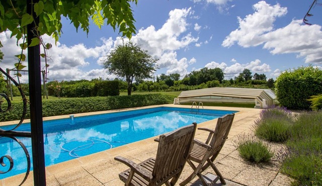 Charming country house with shared pool, 4 guests