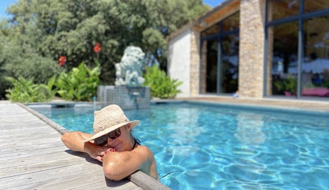 Charming Country large home close to center with pool, quiet