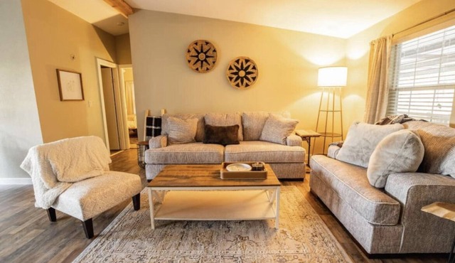 Charming Country Retreat w/hot tub-10 min from Downtown McKinney!