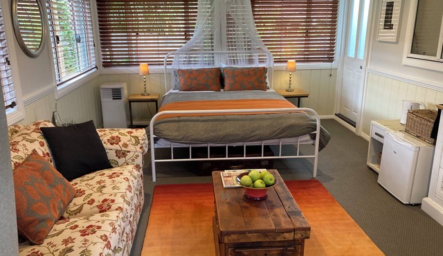 Charming country studio with WiFi and walking distance to beautiful Gloucester.