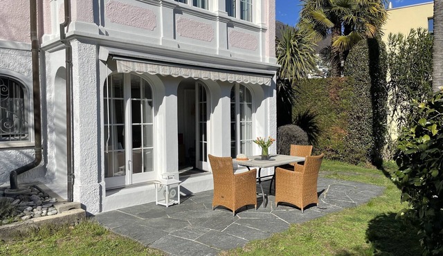 Charming country-style garden apartment with large garden and communal pool