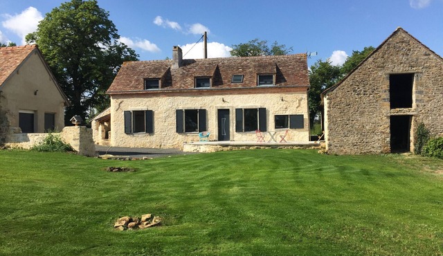 Charming Countryside Farmhouse with Garden, Terrace & Spacious Rooms