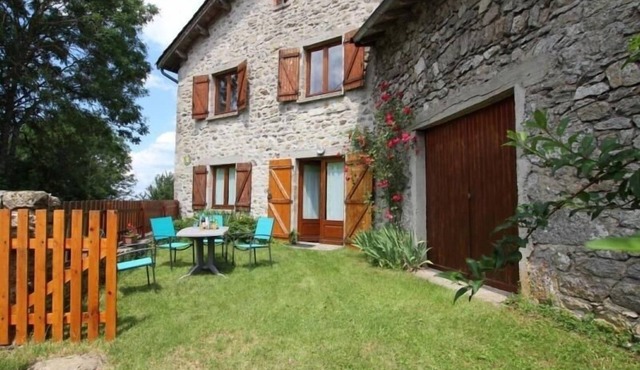 Charming Countryside Retreat: Nature, Comfort & Activities in Livradois Park