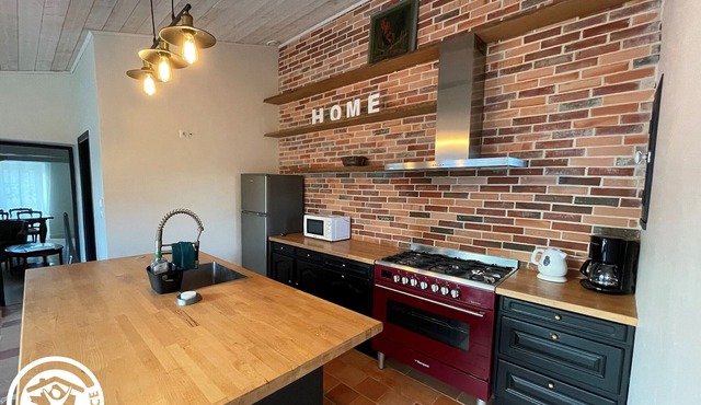 Charming Countryside Home: 3 BR, Garden, BBQ, Near Beaches & Farms