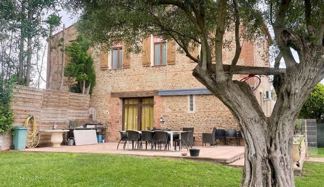 Charming Countryside Haven with Pool: 2 Apartments, 8 Guests, Near Perpignan