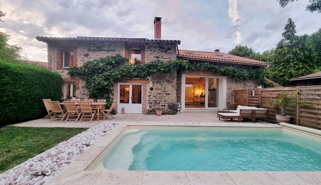 Charming countryside home with private lake and heated pool