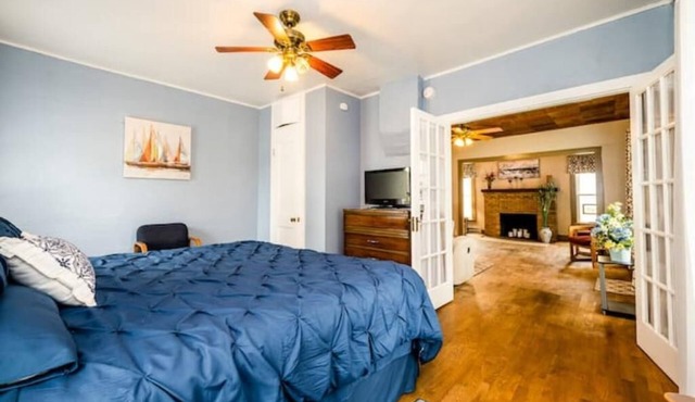 Charming/Cozy 2 BR 1 Bath steps from downtown.nn