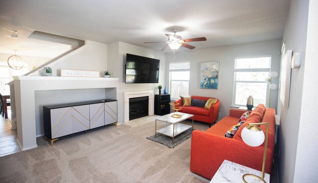 Charming Cozy 3-bedroom house UTSA/6 Flags/Riverwalk/SeaWorld in San Antonio