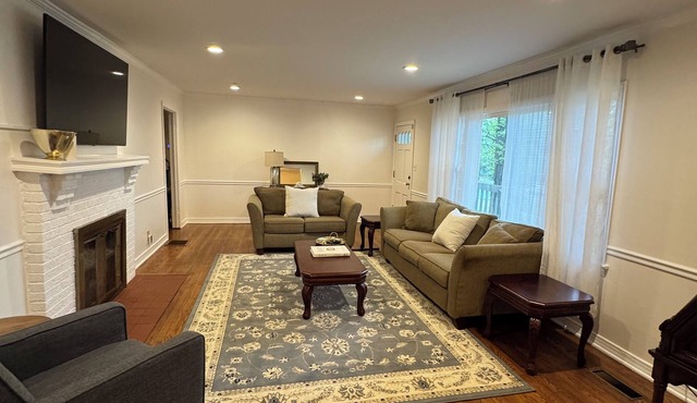 Charming & Cozy 3-bedroom house in North Alabama