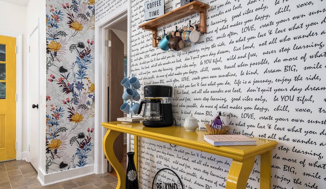 Charming + Cozy 3-bedroom Carriage House with WiFi, AC in wonderful Victor NY