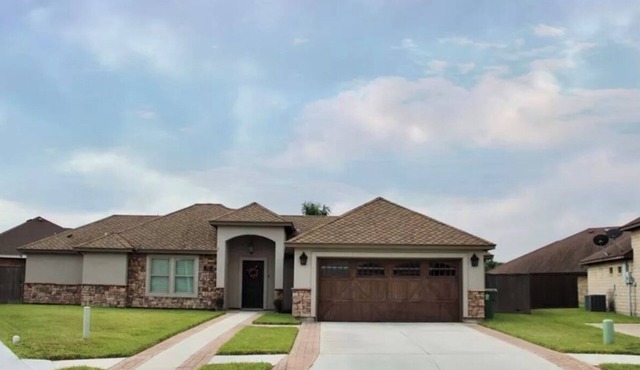 Charming & Cozy 4-bedroom Home n