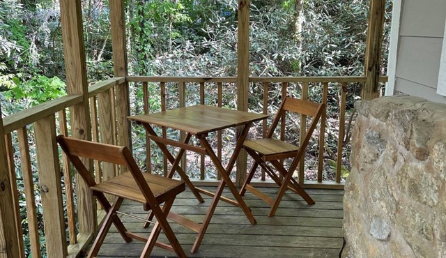 Charming, Cozy and Creekside Sassafras Mountain Cabin Near Amazing Waterfalls