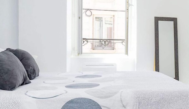 Charming cozy apartment downtown