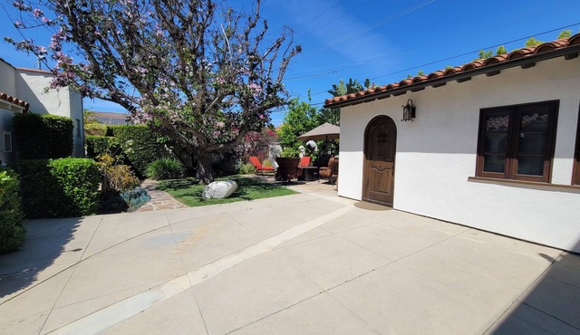 Charming Cozy Casita