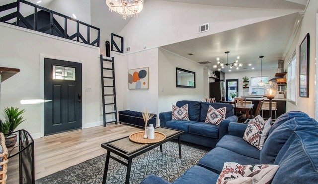 Charming, Cozy & Central | 2-BD/1-BA, Mins to DT