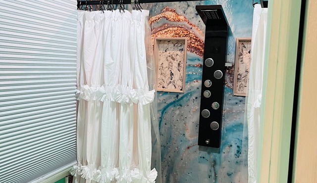Charming, Cozy Chimney Suite Studio DC Area