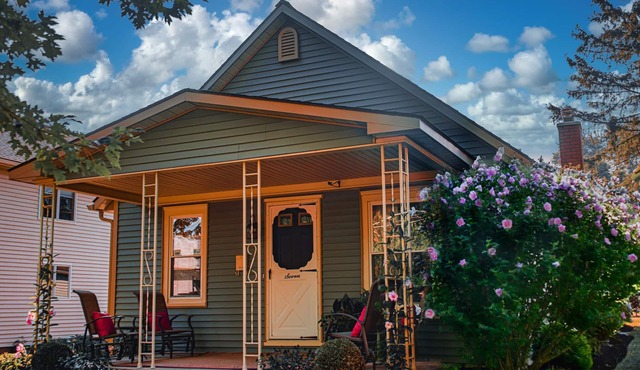Charming, Cozy, & Conveniently Nestled in Historic Wellsboro, 2 BR, 1 Bath, WIFI