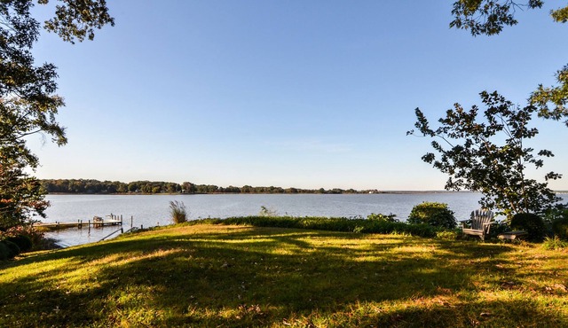 Charming Cozy Cottage on the Rappahannock w/ private pier & expansive views!