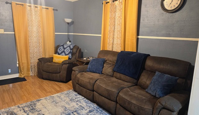 Charming Cozy Cottage: 2-bedroom house with WiFi, AC in delightful Atlanta